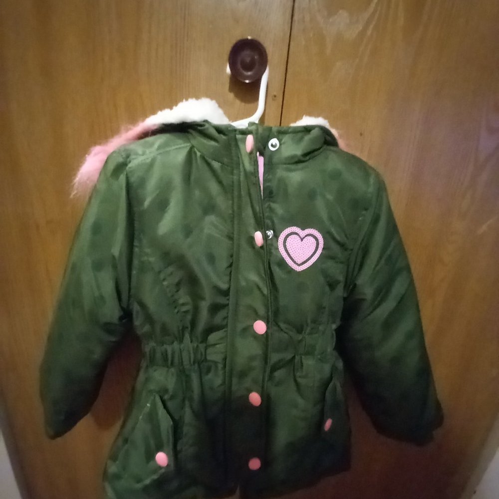 Girls 4t winter coat with fur hood  nwot